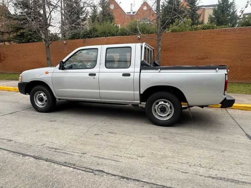 Nissan Terrano — foto 9 de 19