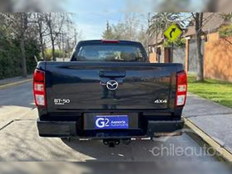 Mazda Bt50 — foto 1 de 11
