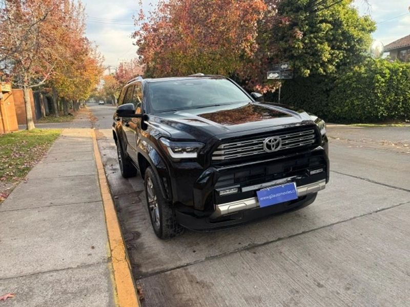 Toyota 4Runner — foto 1 de 24