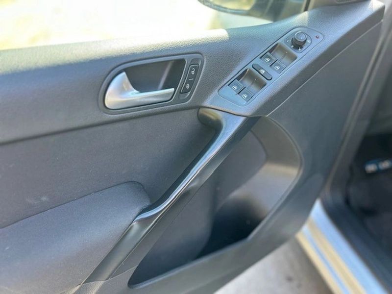Volkswagen Tiguan — foto 14 de 23