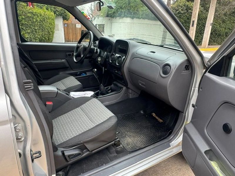Nissan Terrano — foto 12 de 19
