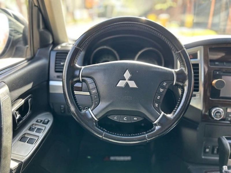Mitsubishi Montero — foto 9 de 19