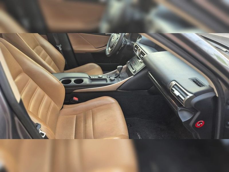 Lexus Is350 — foto 8 de 25