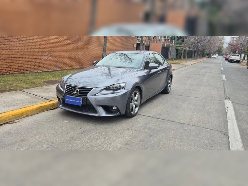 Lexus Is350 — foto 11 de 25