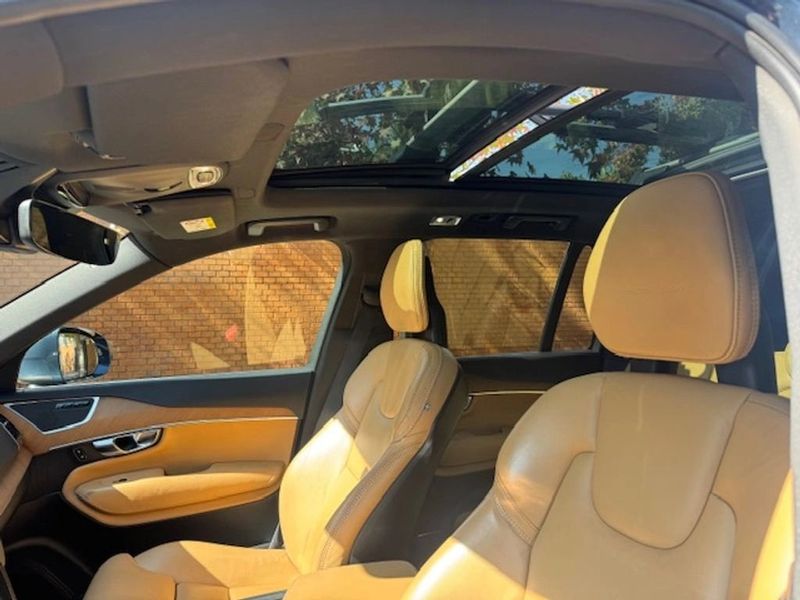 Volvo Xc90 — foto 16 de 25