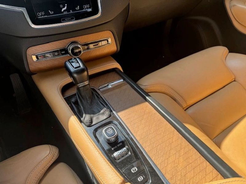 Volvo Xc90 — foto 8 de 25