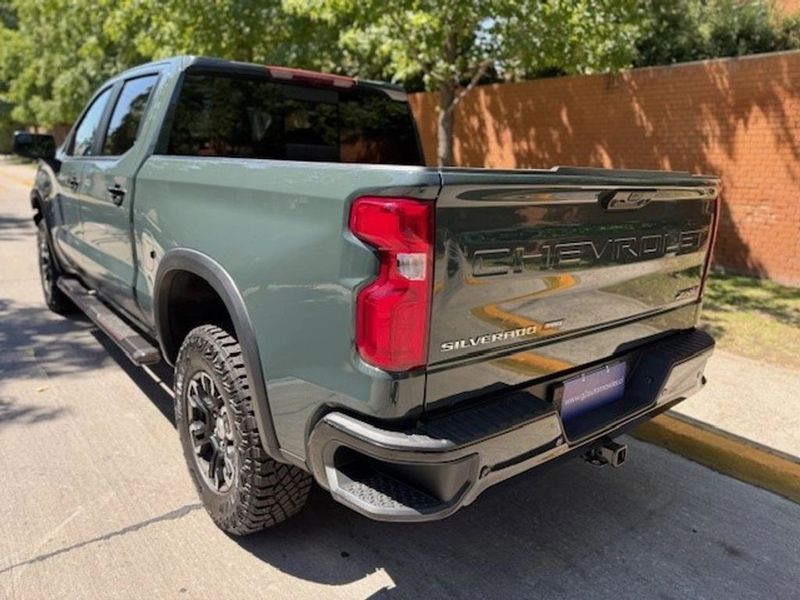 Chevrolet Silverado — foto 17 de 29