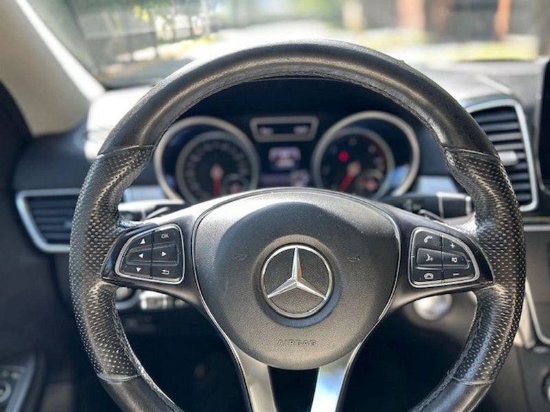 Mercedes-Benz Gle350 — foto 12 de 22