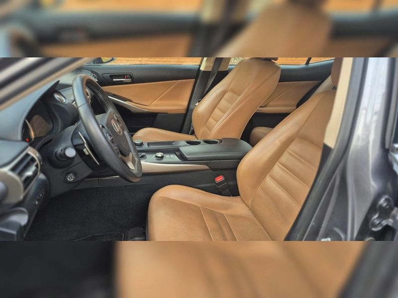 Lexus Is350 — foto 16 de 25