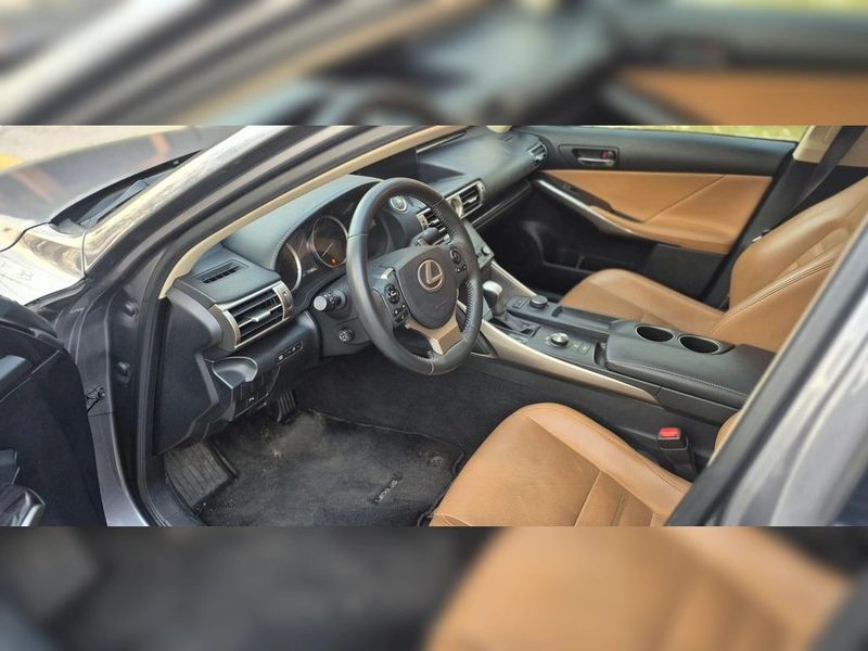 Lexus Is350 — foto 15 de 25