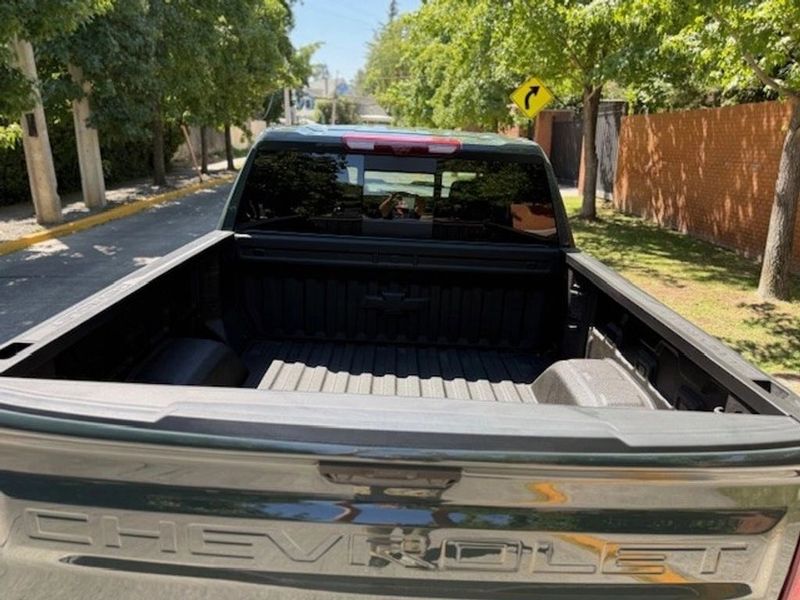 Chevrolet Silverado — foto 18 de 29