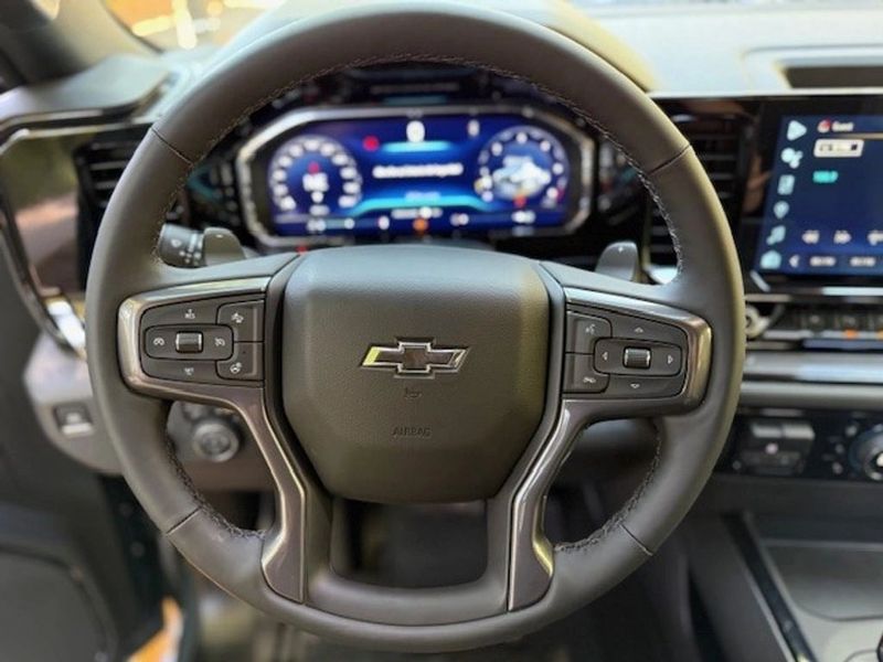 Chevrolet Silverado — foto 12 de 29