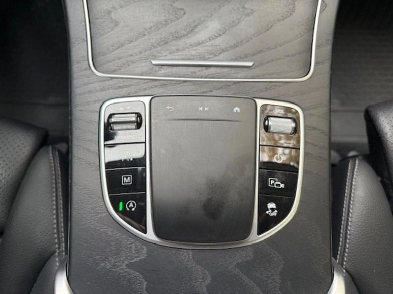 Mercedes-Benz Glc200 — foto 19 de 22