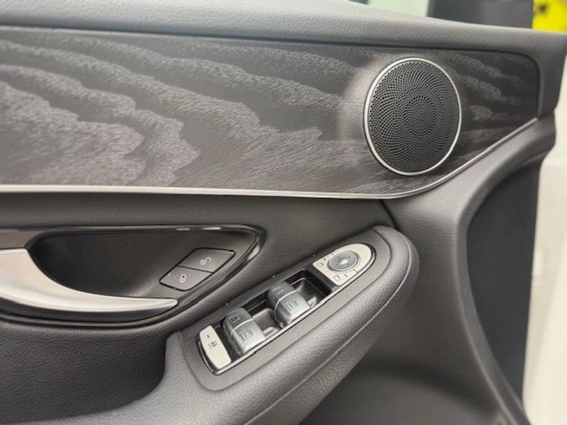 Mercedes-Benz Glc200 — foto 13 de 22
