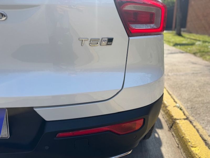 Volvo Xc40 — foto 28 de 39
