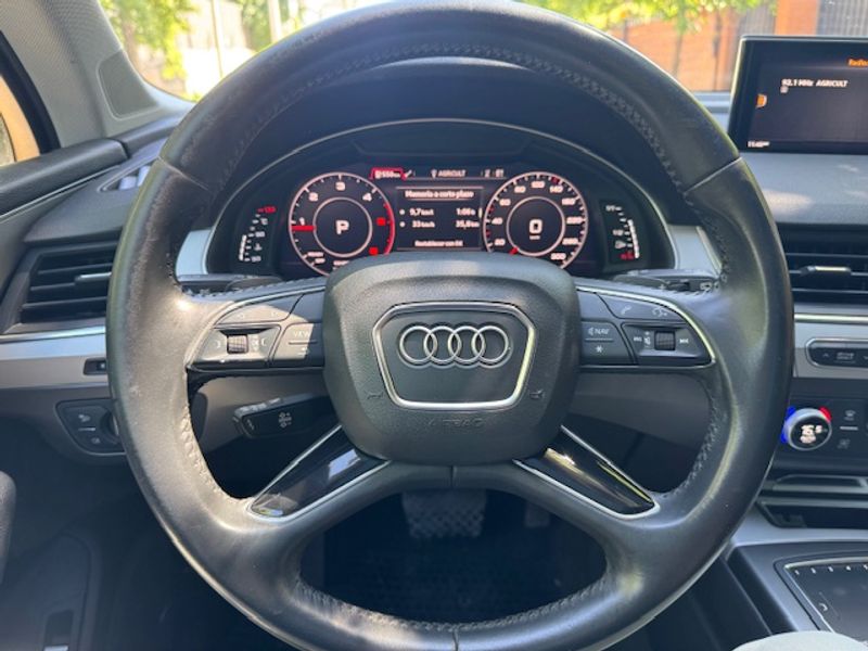 Audi Q7 — foto 29 de 33