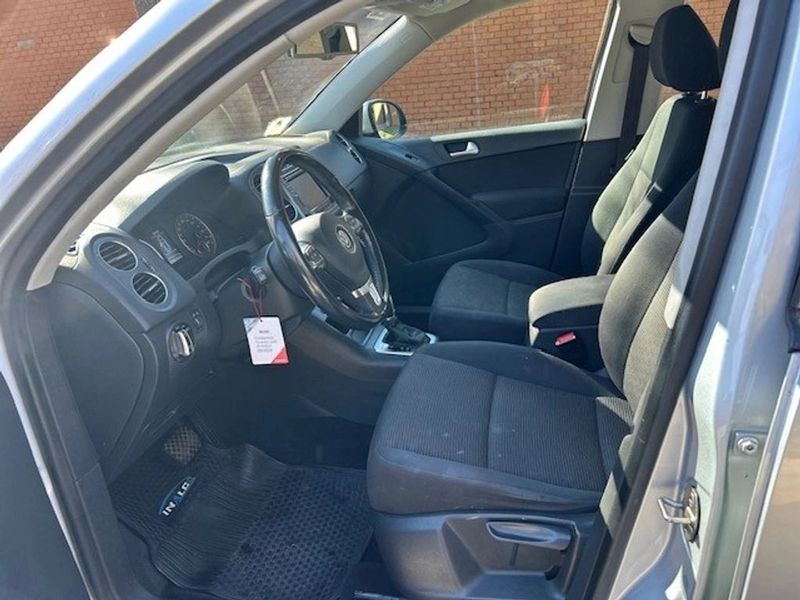 Volkswagen Tiguan — foto 15 de 23