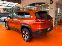 Jeep Cherokee — foto 5 de 10