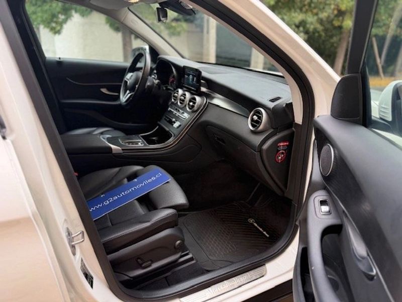 Mercedes-Benz Glc200 — foto 17 de 22