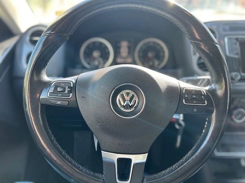 Volkswagen Tiguan — foto 21 de 23
