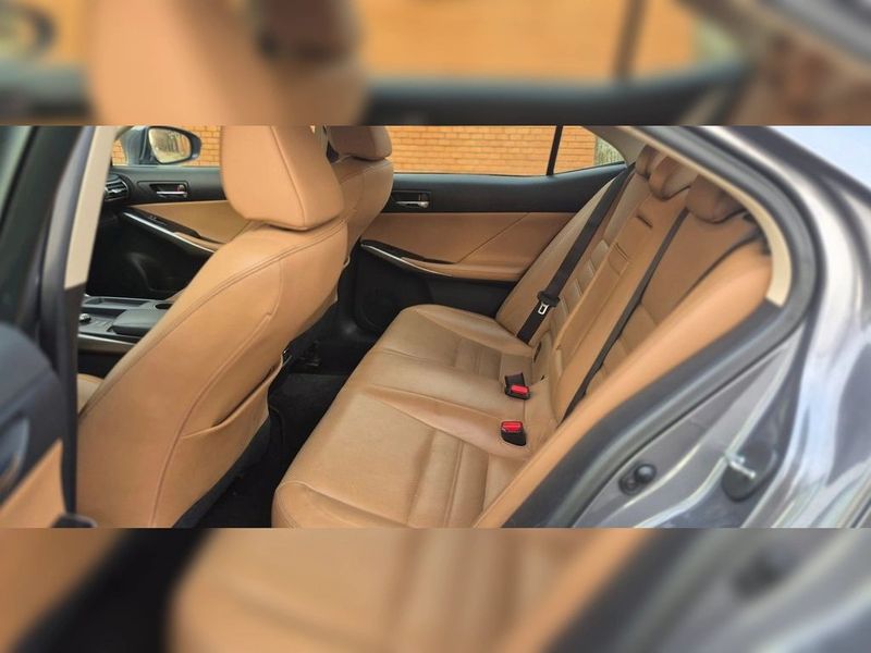 Lexus Is350 — foto 17 de 25