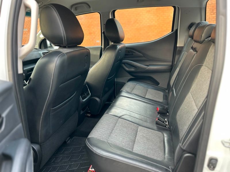 Peugeot Landtrek — foto 10 de 15