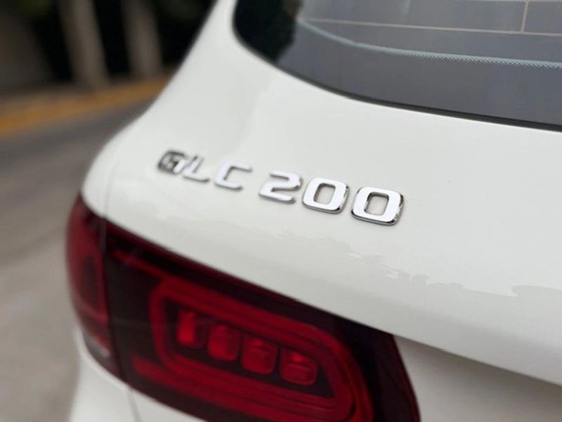 Mercedes-Benz Glc200 — foto 15 de 22