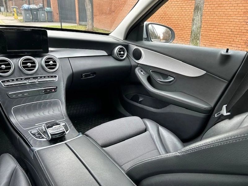 Mercedes-Benz C200 — foto 11 de 20