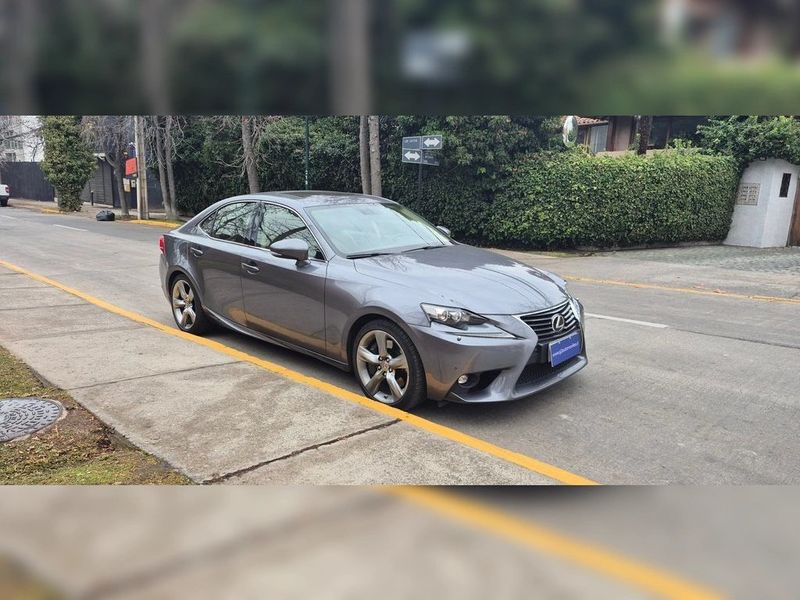 Lexus Is350 — foto 4 de 25
