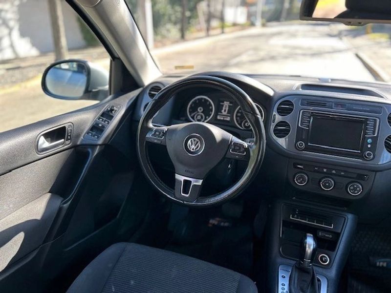 Volkswagen Tiguan — foto 11 de 23