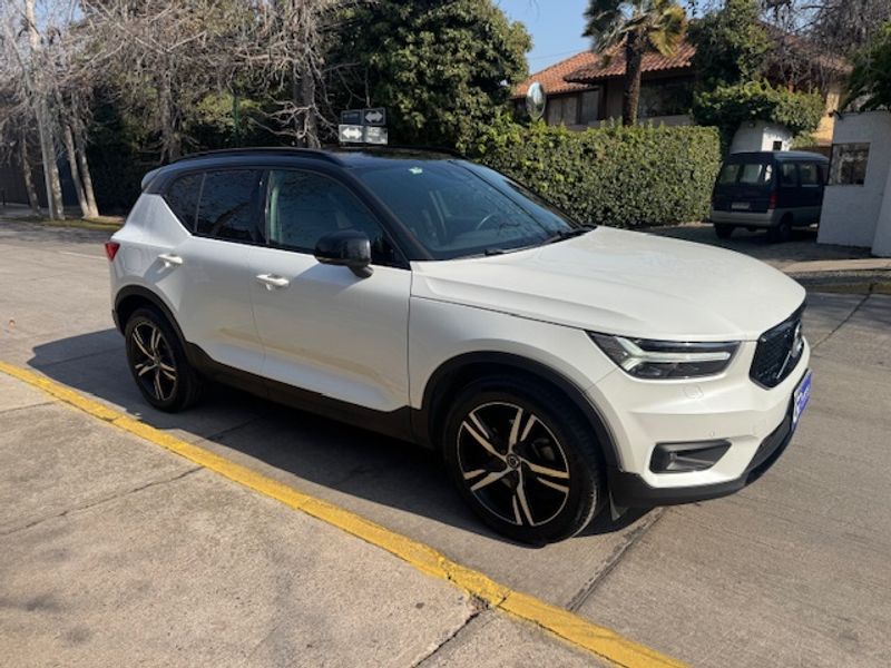 Volvo Xc40 — foto 14 de 39