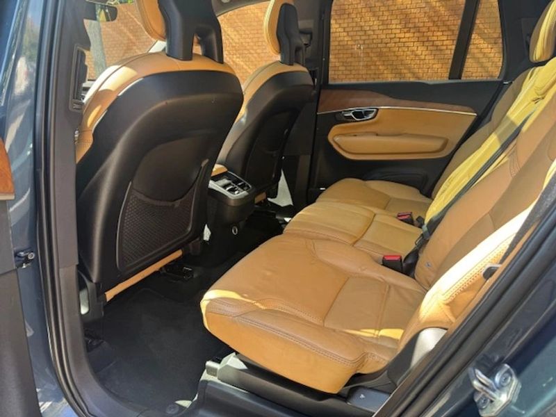 Volvo Xc90 — foto 18 de 25