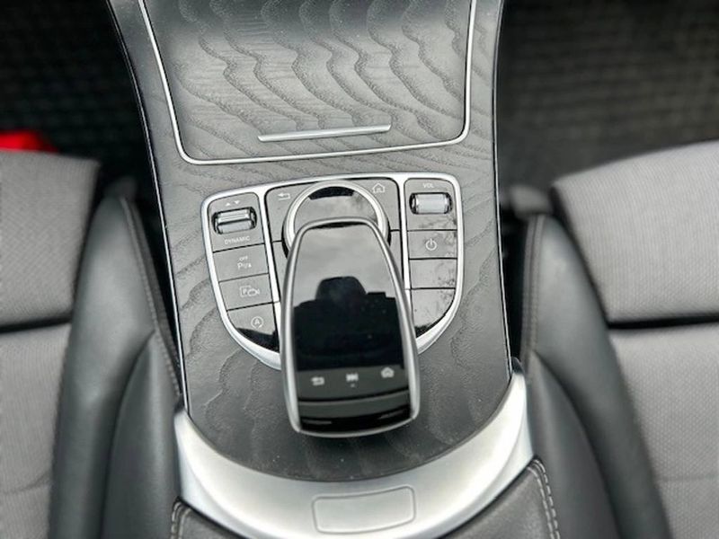 Mercedes-Benz C200 — foto 13 de 20
