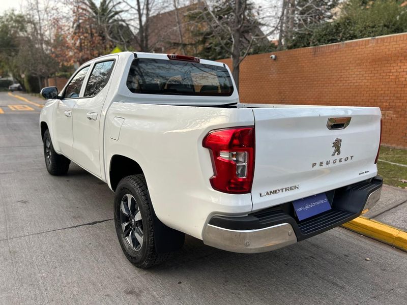 Peugeot Landtrek — foto 6 de 15