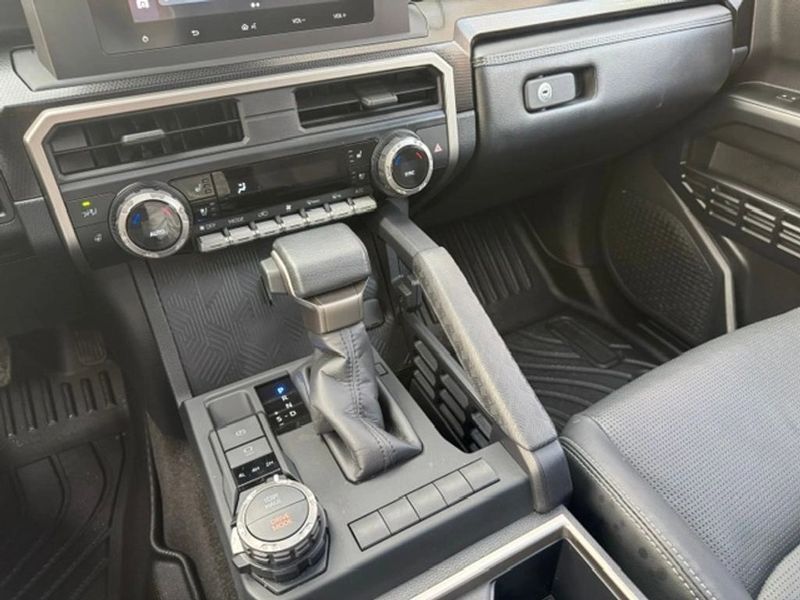 Toyota 4Runner — foto 9 de 24