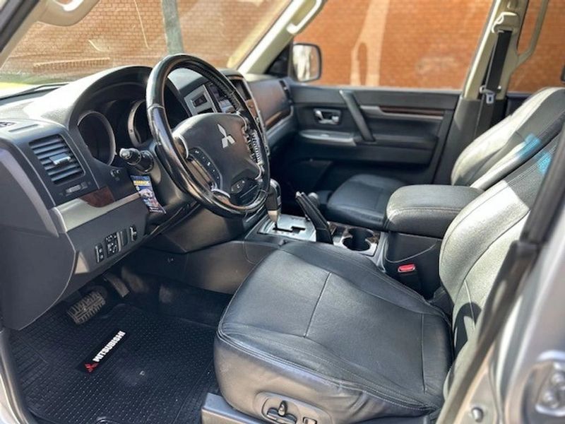Mitsubishi Montero — foto 13 de 19