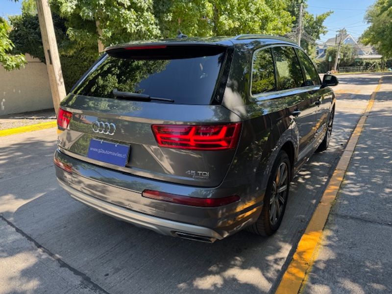 Audi Q7 — foto 11 de 33