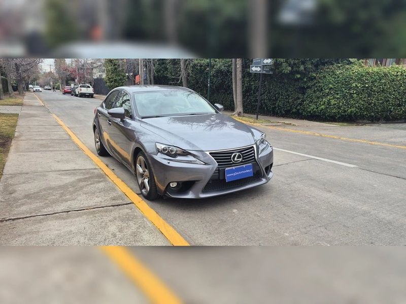 Lexus Is350 — foto 3 de 25