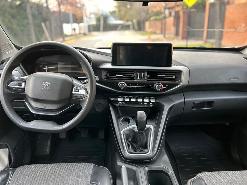 Peugeot Landtrek — foto 11 de 15