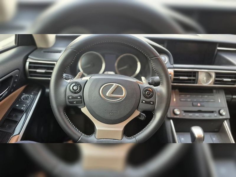 Lexus Is350 — foto 19 de 25