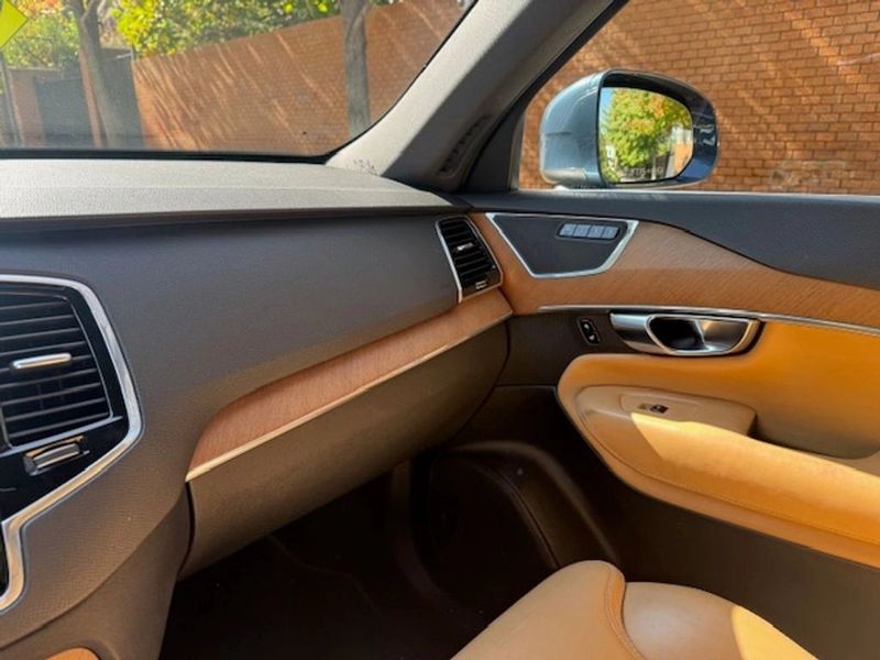 Volvo Xc90 — foto 9 de 25