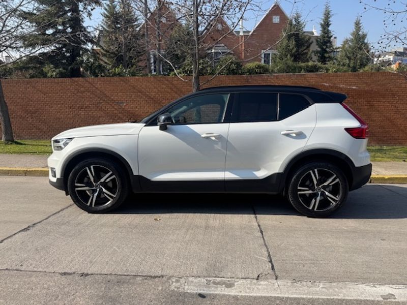 Volvo Xc40 — foto 35 de 39