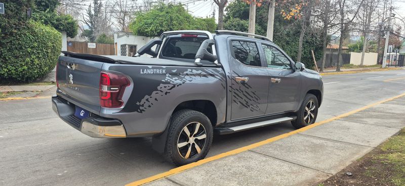 Peugeot Landtrek — foto 8 de 21