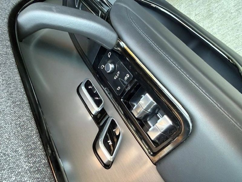 Land Rover Range Rover — foto 21 de 29