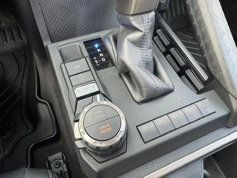 Toyota 4Runner — foto 8 de 24