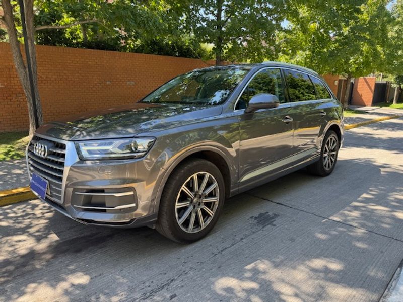 Audi Q7 — foto 1 de 33