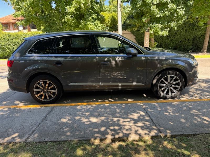 Audi Q7 — foto 8 de 33