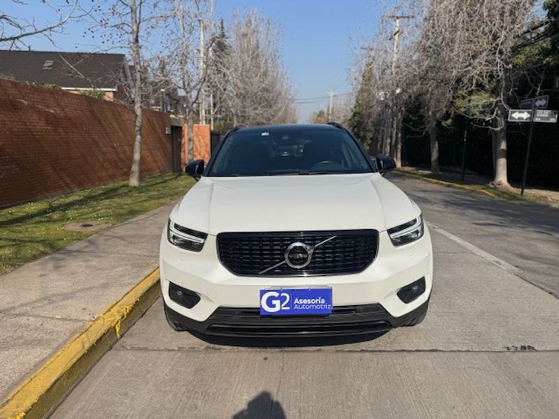 Volvo Xc40 — foto 8 de 39