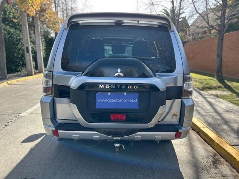 Mitsubishi Montero — foto 4 de 19