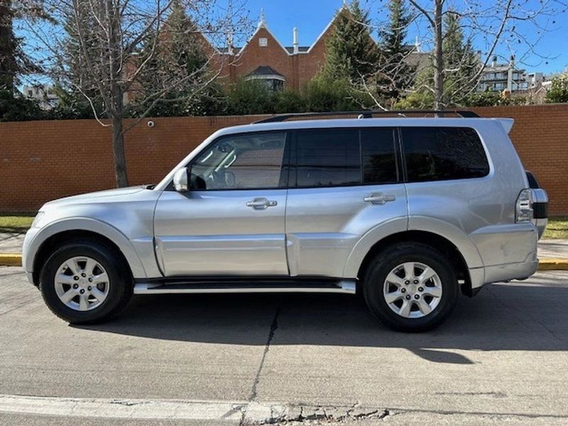 Mitsubishi Montero — foto 6 de 19